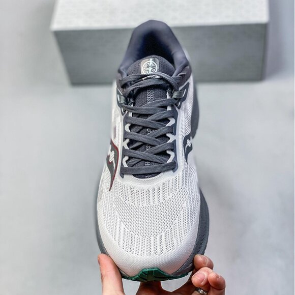 Saucony Triumph 21 Low-Top Gray Running Shoes main image 5